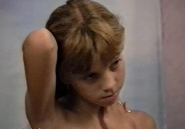 Naturistin: Julia Akt Dessous - A nudist values simplicity and naturalness in life