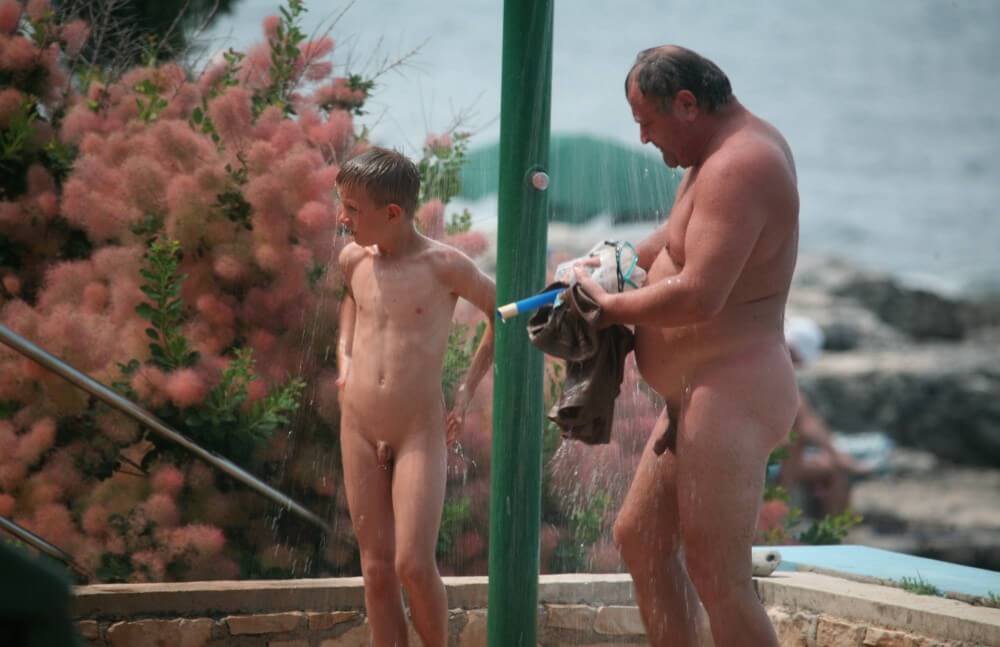 Naturist Shower Profiles pics - Nudism strengthens friendships and mutual respect