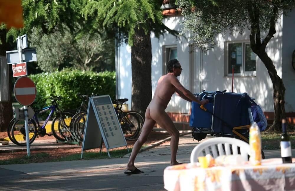 Park Side Street Pass-Bys photos - Nudism in the Modern World