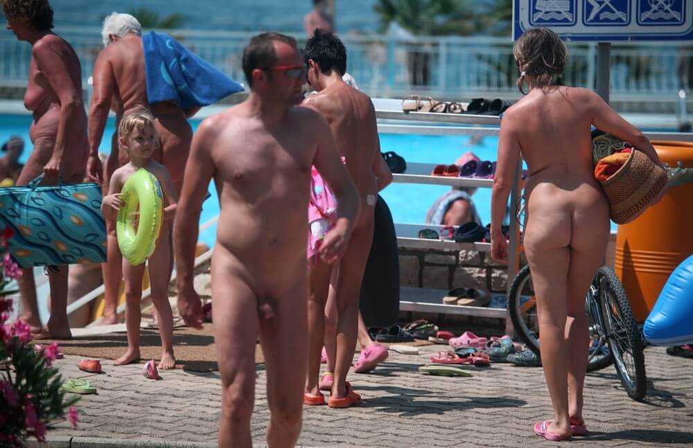 Daytime Nudists Chill Out photos - Its one thing to see nudists, but another to be a nudist yourself