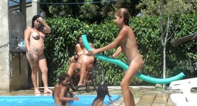 Oceanic Backyard Noon # 1 Full HD - Lightness and ease as the main traits of naturists