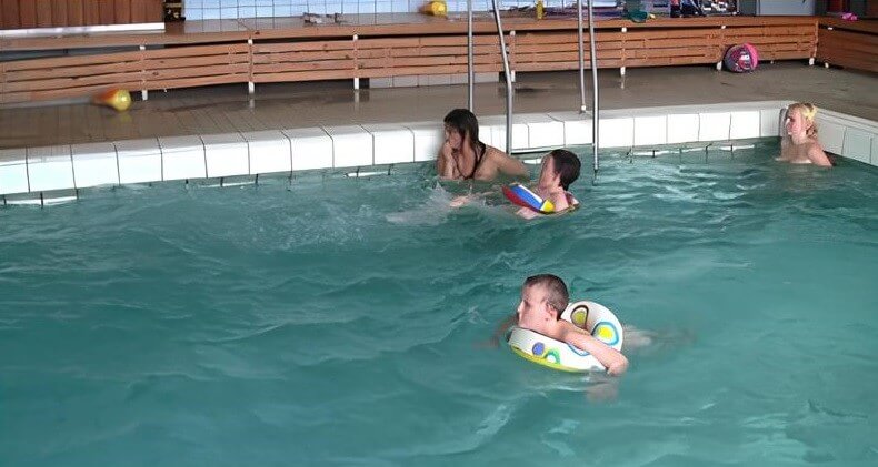 Swimming center club Full HD - The practice of naturism fosters an atmosphere of trust and respect