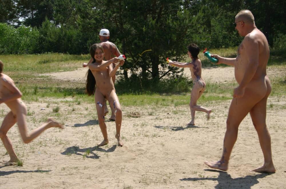 Kiev Group Painting Wild pics - There are many political figures among the movements supporters