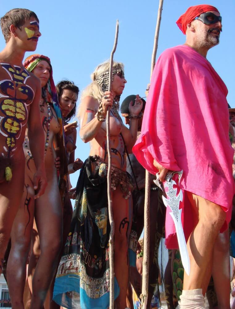 Neptune Day Mountain Top pics - Living together in nature is a hallmark of nudists