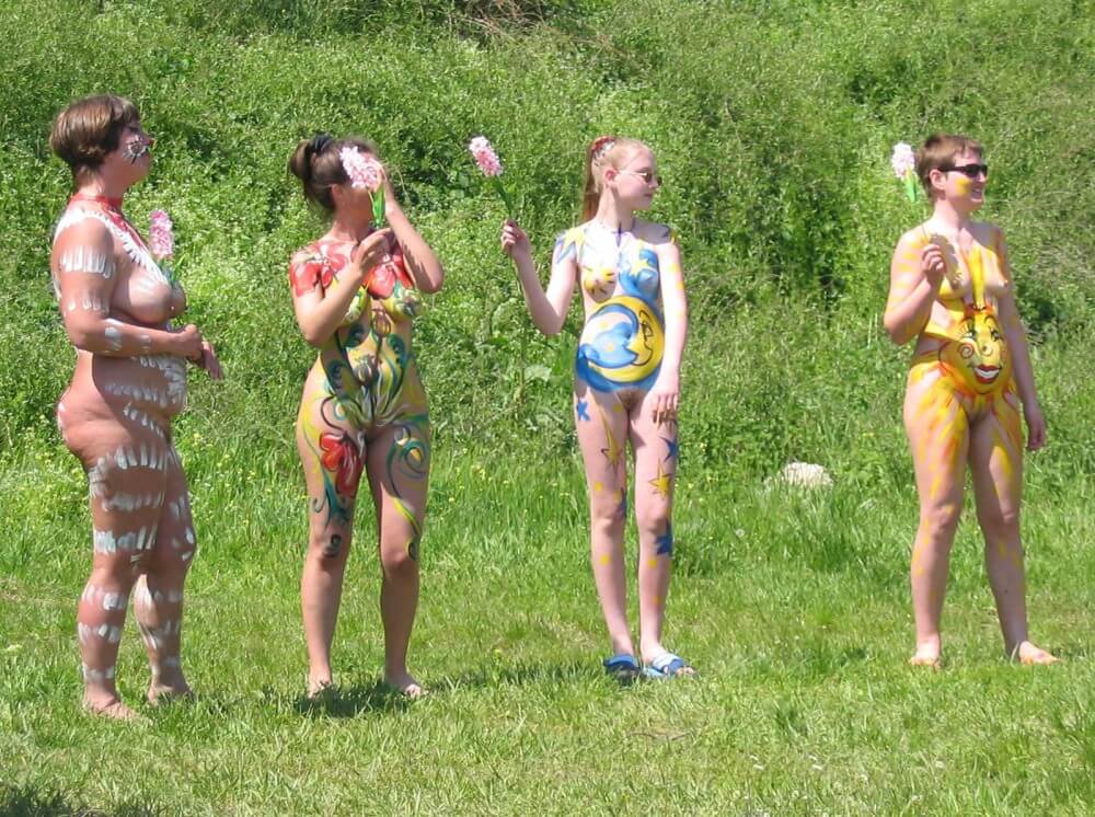 Family String-Apple Game Pics - Unrestricted freedom is a core value in nudism and naturism