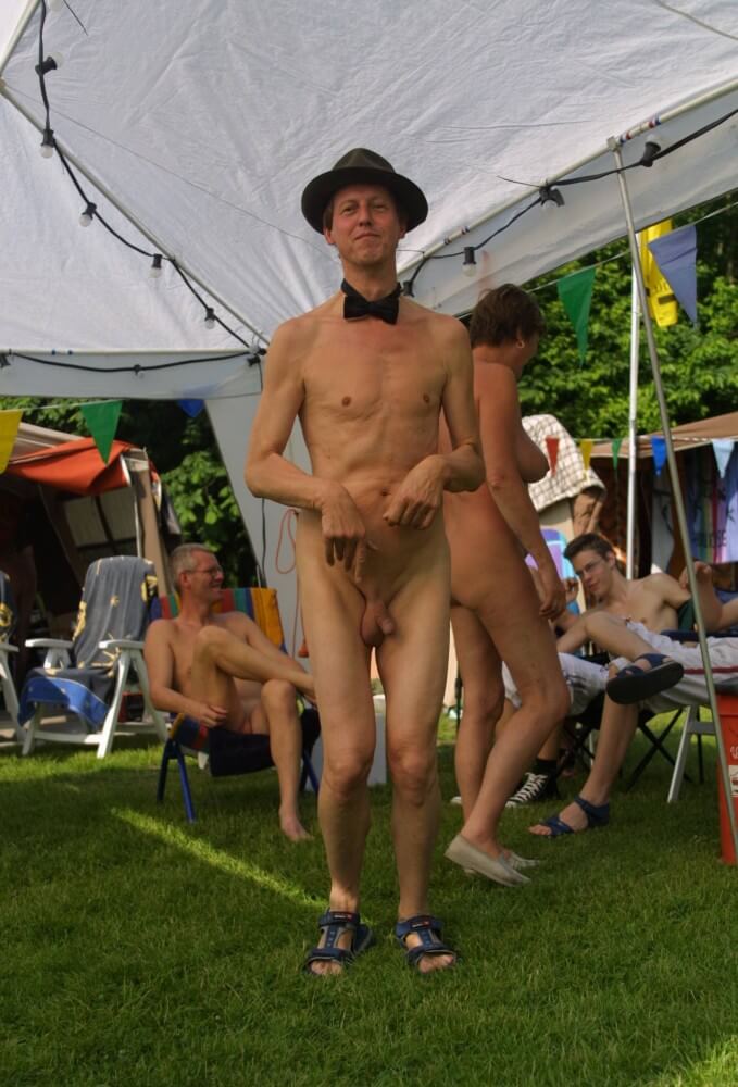 Holland Show and Relaxation - Looking at the sun and my own naked body
