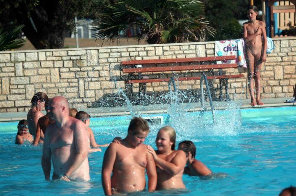 Naturist Pool Girls Profile pics - Living in harmony with nature is a defining characteristic of the naturist and nudist community