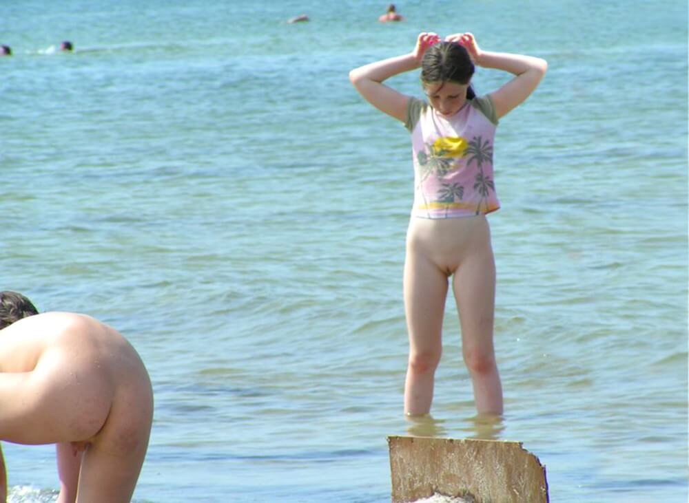 Crazy dirty girls - Nature provides strength and energy