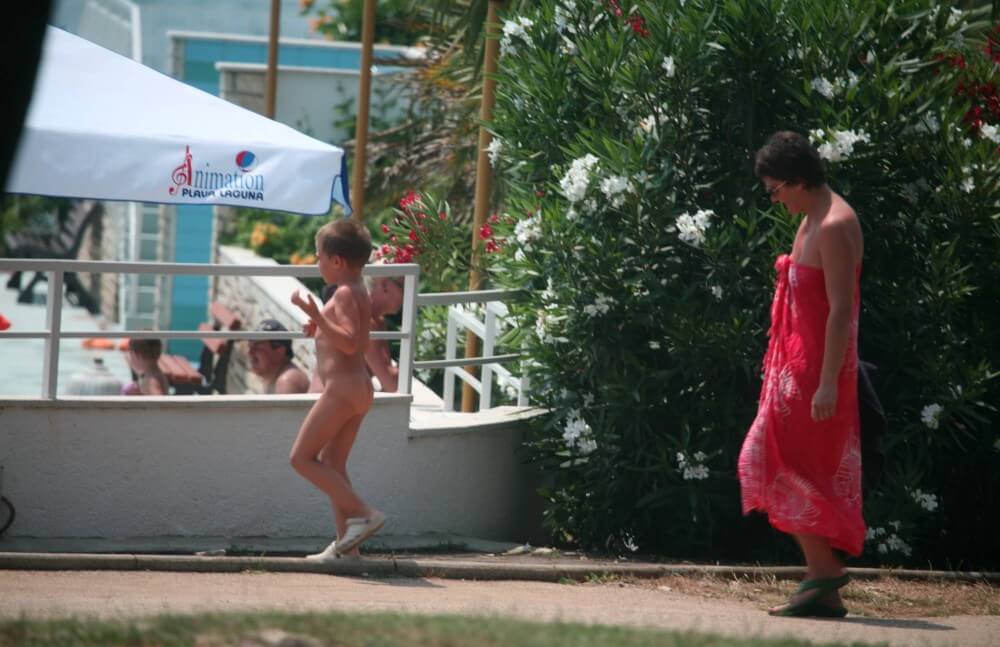 Naturist Pool Walkaround pics - It values honesty and sincerity in trusting the nudists around you