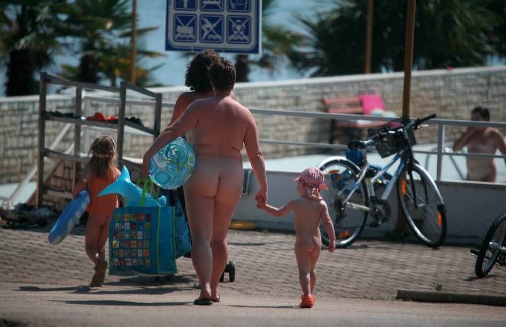 Pool Outskirt Nude Guests pics - Nudism is rooted in human nature