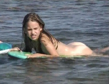 Naturistin: Julia and Hanna Am Meer - Taking Off Ones Clothes