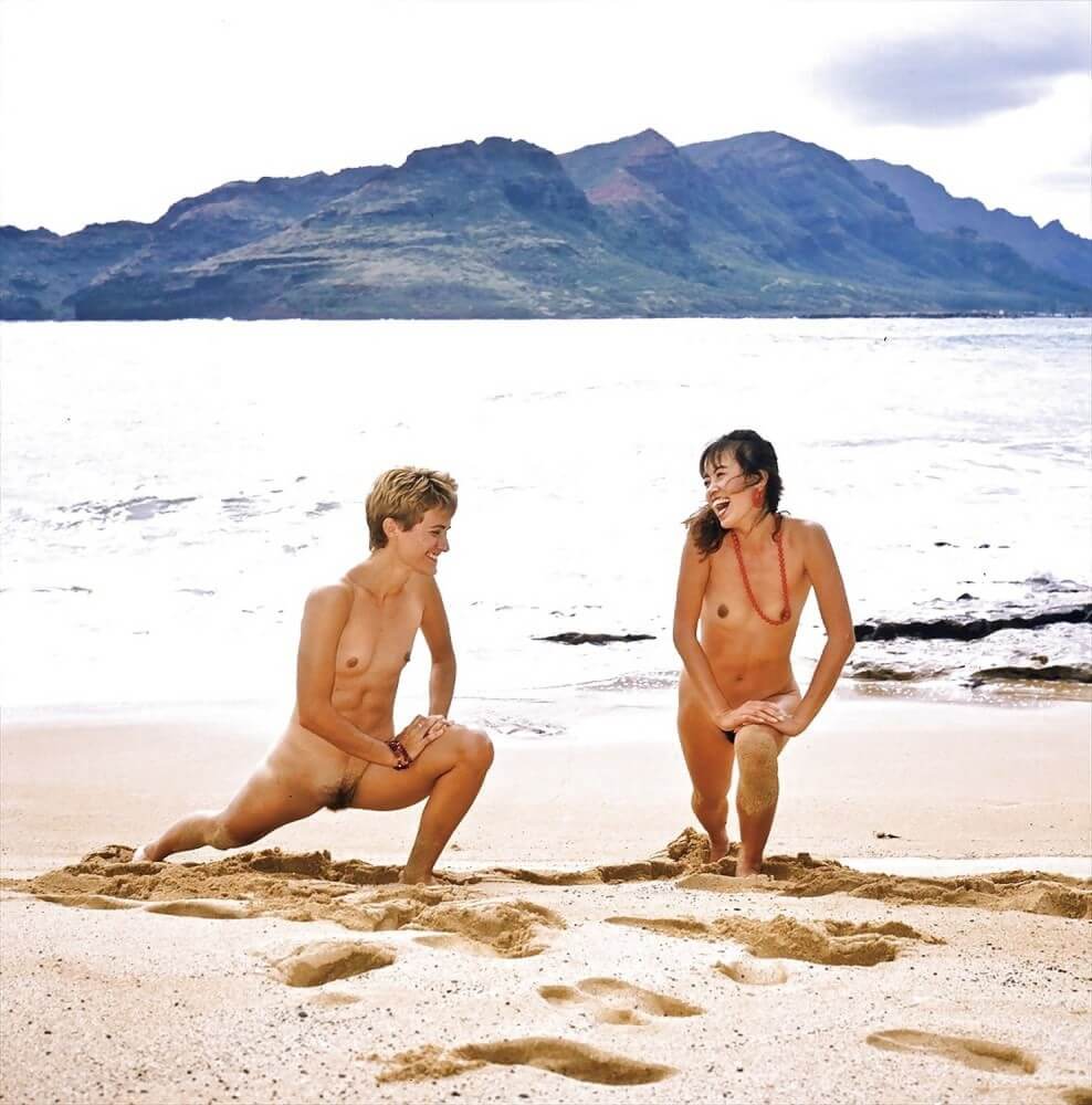 Retro naturism photos - Naturists live in harmony and tranquility