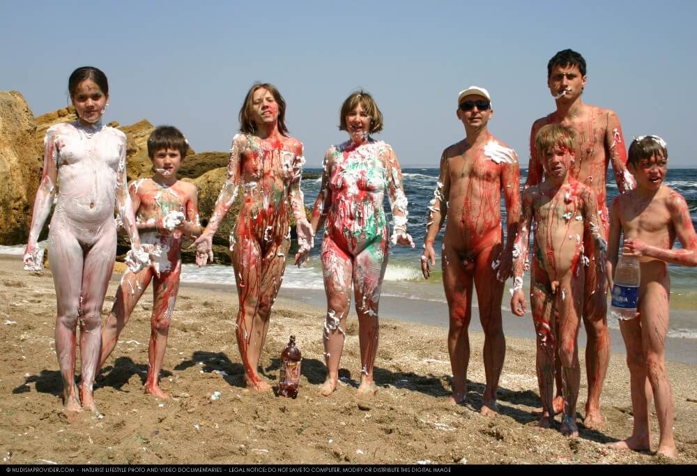 Naturism photo gallery # 58 - Not being afraid of nudity is the path to inner freedom and harmony