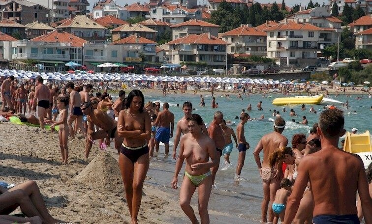 Enature - resort in solar Bulgaria - The concept that the naked body is part of the natural world and deserves respect is important
