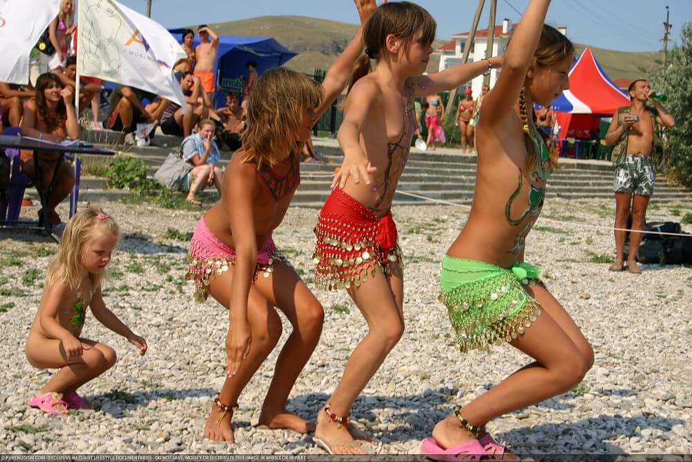 Festival and dancing photos - A space for those who seek bodily freedom