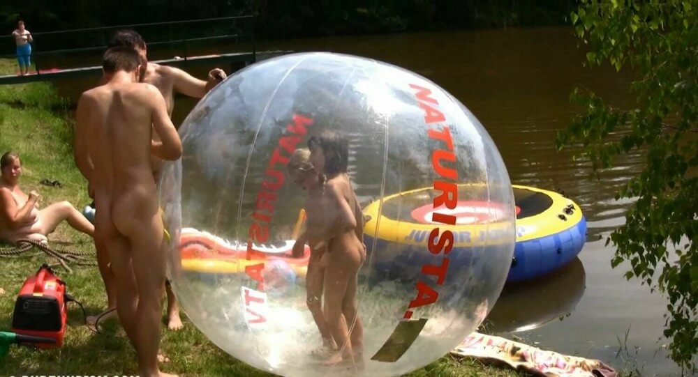 Daytime Family Picnic Full HD - A space for those who seek bodily freedom