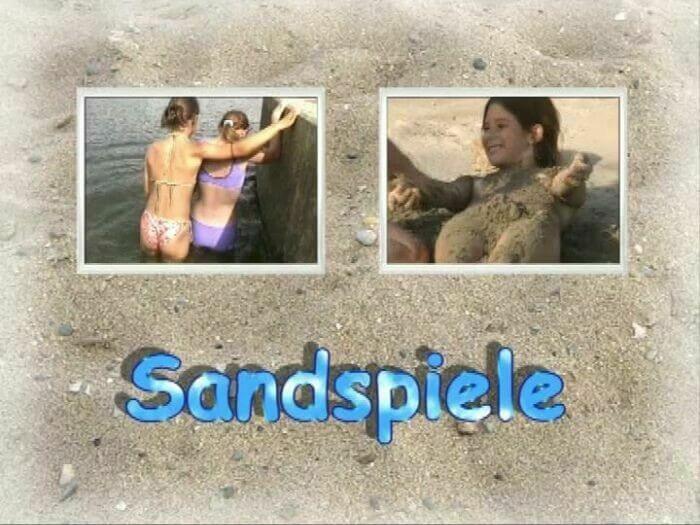 Naturistin: Sandspiele - Nudism means fewer complexes