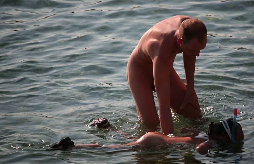 Father Floats His Daughter pics - A nudist values trust and friendliness among people