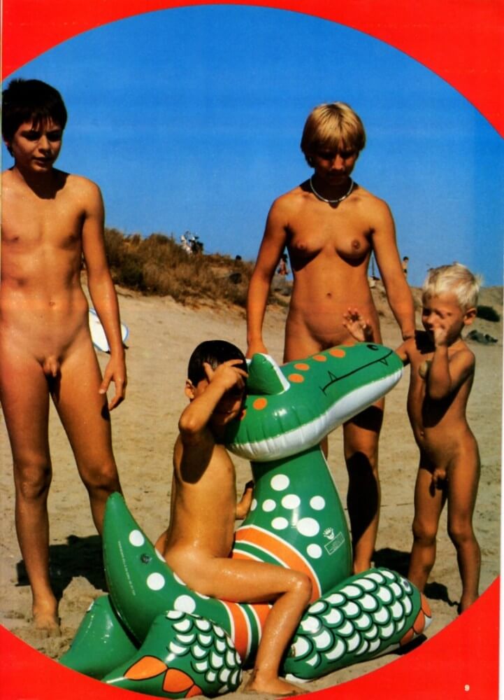 Jung und Frei Nr 15 - Clothing is also a mask for a nudist