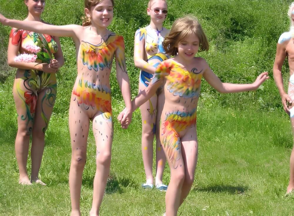 Naturism photo gallery # 29 - Not being afraid of nudity is the path to inner freedom and harmony
