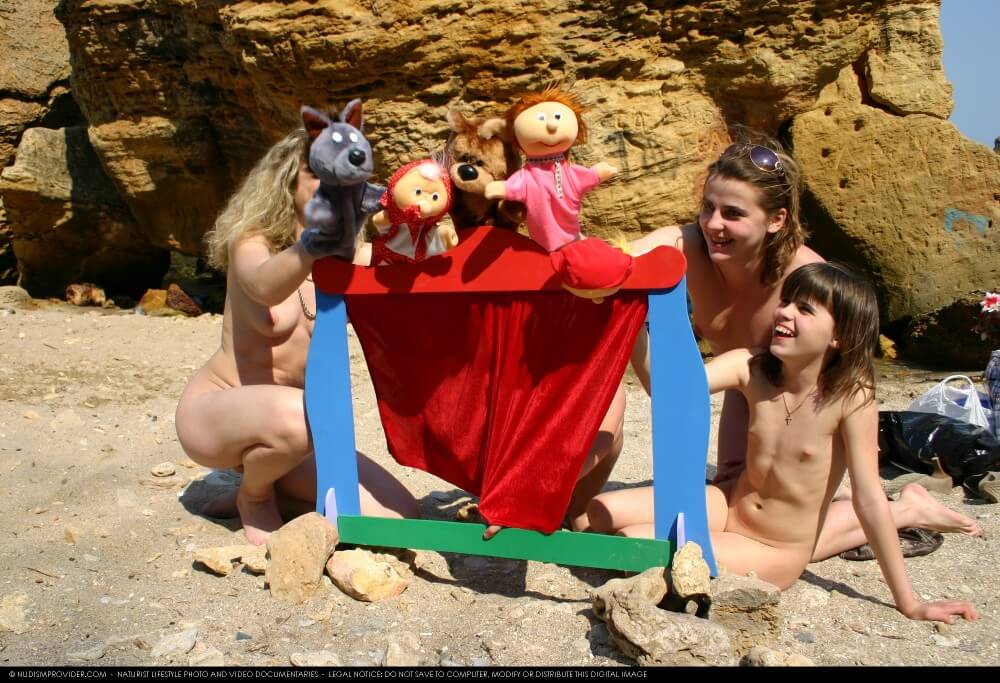 Premium Content # 33 - Naturists love movement and activity