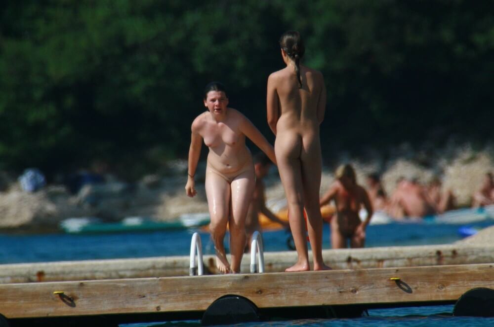 Wooden Island Freedom pics - The culture of the free body