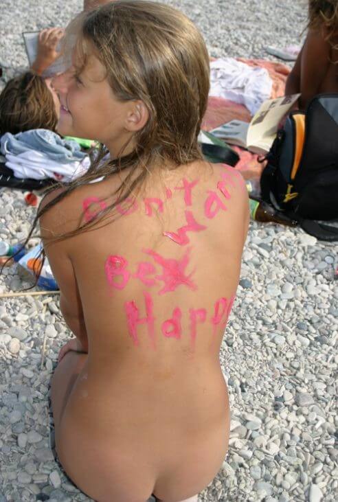 Osez vivre nu… Documentary naturism - Being oneself and accepting ones body as core principles of naturism and nudism