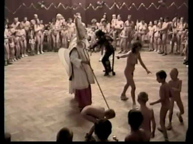 Helios Natura: Christmas Kinder Spiele - Naturism teaches respect for the beauty of the body and its natural forms