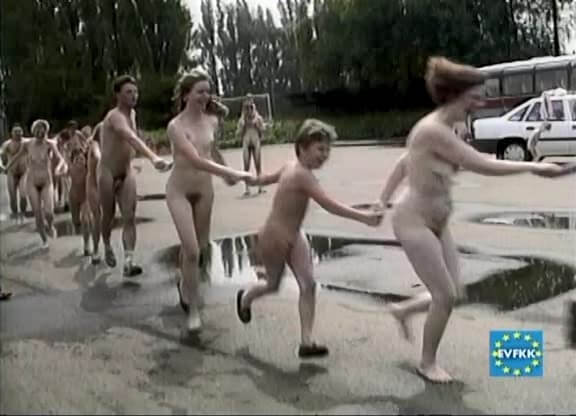 Helios Natura: Tutti-Frutti Nudie - Eurovid FKK - Living in harmony and tranquility is the primary goal of naturists and nudists