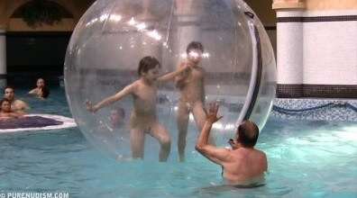 Aquatic Park Zone 1 - Ordinary people as naturists